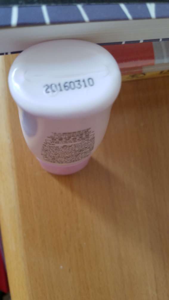 这个是我所用过最好用的防晒霜,物流给力,活动价也比实体店便宜,必须好评!