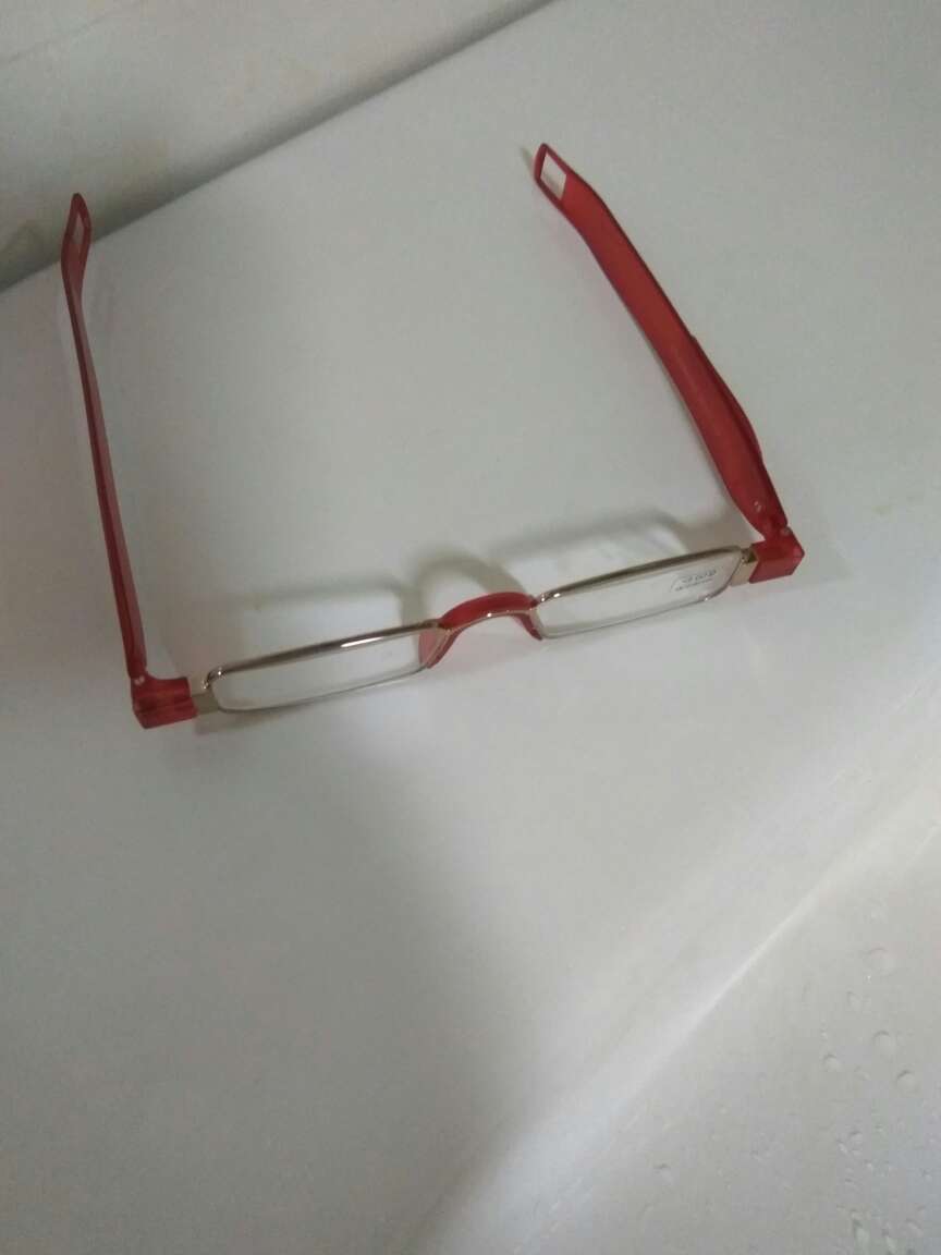 眼镜还可以,带上头不晕,不错,值得买。
