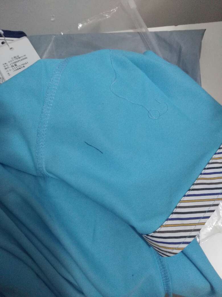 衣服是合身,可惜不是棉的,穿着舒适度还可以,希望努力,物流够快,