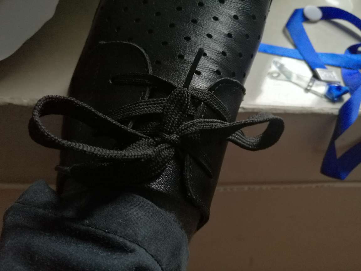 穿起来还不错,但是样式一般,适合168的价格,但是从原价上来说,品质有待考证,