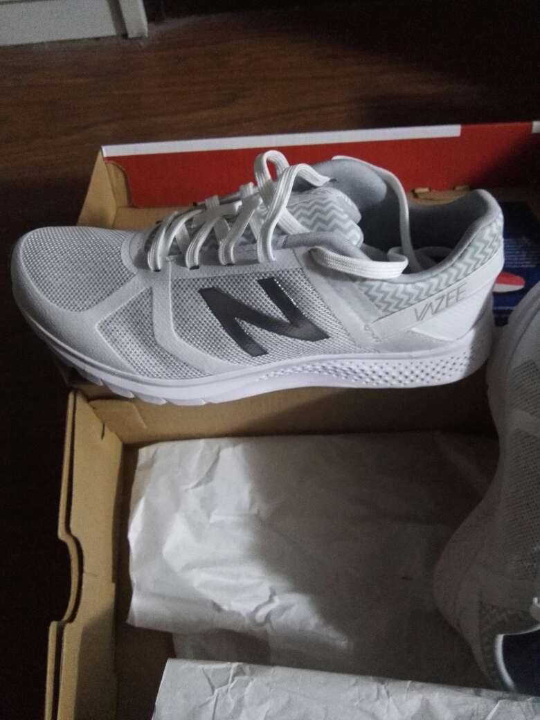 相当好,轻便,舒服,透气,凉快,穿了一段时间才来评价