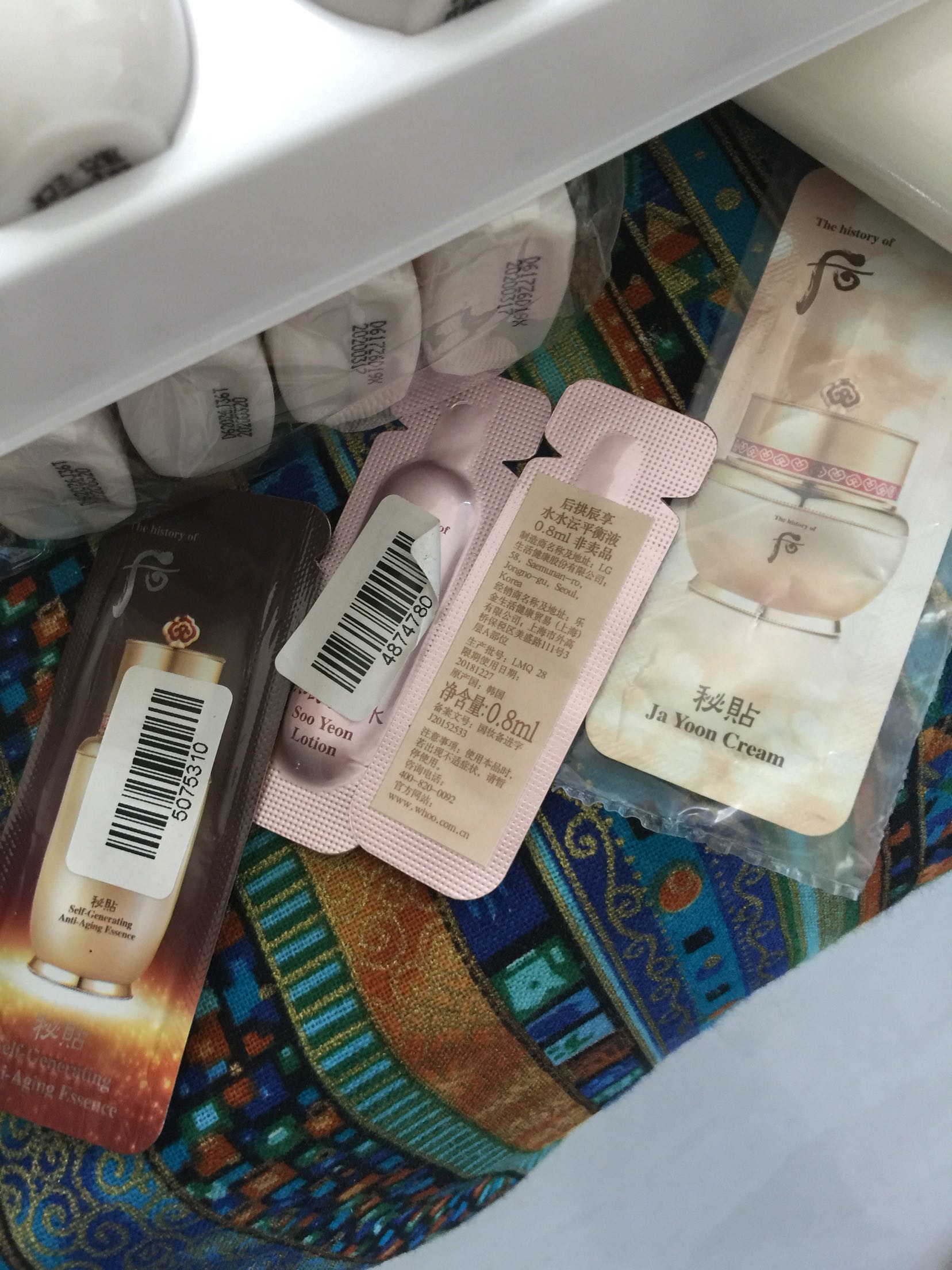 套盒挺合适的,没有满减活动,但是赠品还不少,还有好多一次性的小样,好用还会回购的
