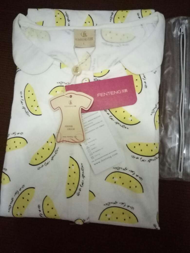 衣服质量好,纯棉的穿着很舒服!搞活动一次性买了三套!下次活动准备再买几套!
