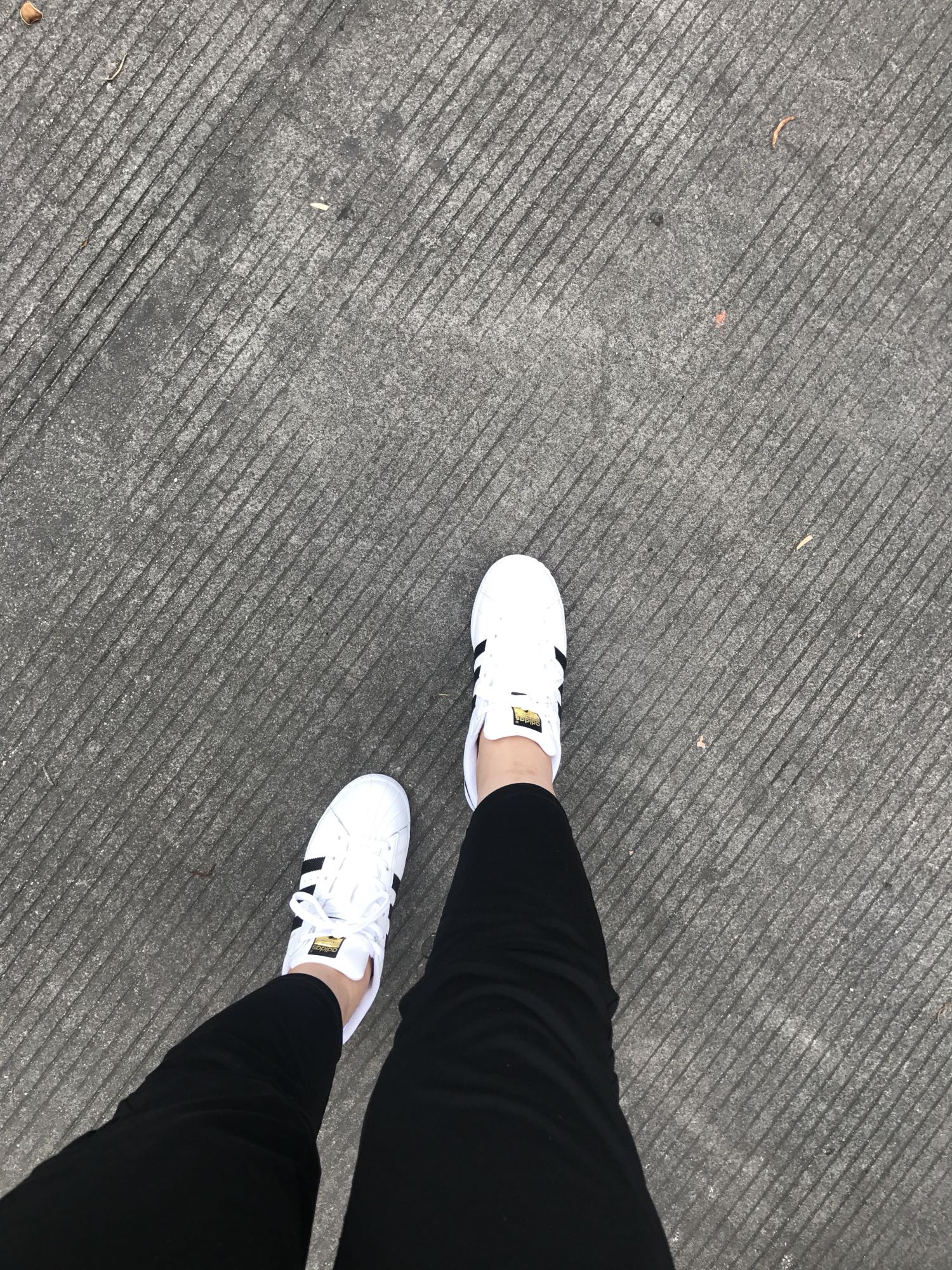 鞋子还可以,买的时候还担心穿不了,放心买码数正常码数!