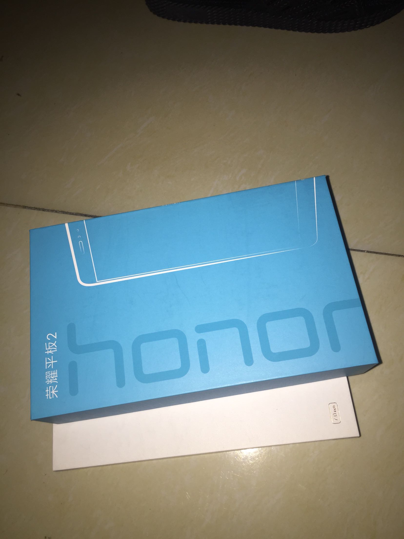 直接贴上了,性价比高,贴膜说明详细,自己就能贴,方便。