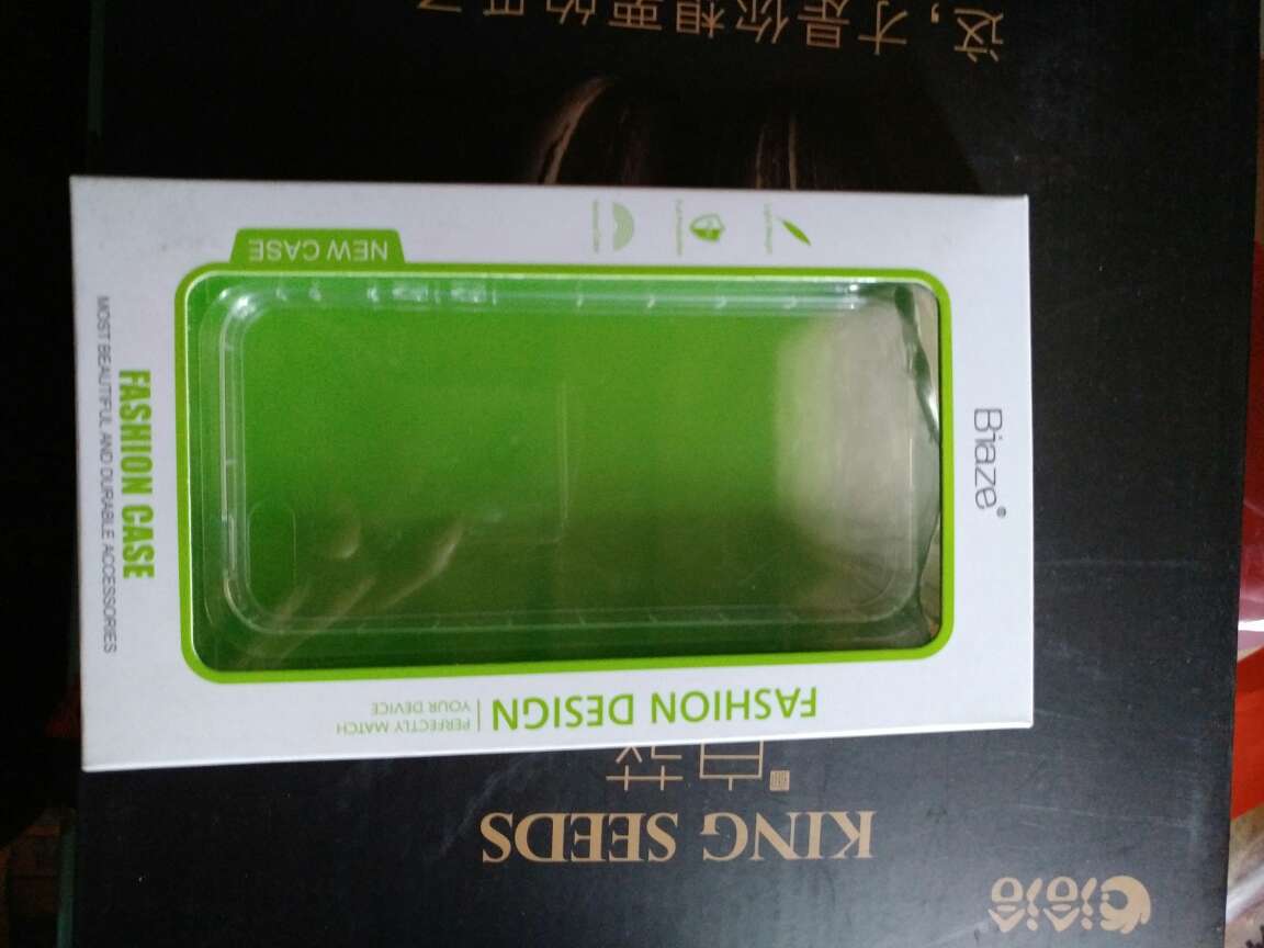 看起来确实有点儿像气囊了,一节一节的,手机全包,按键全部能正常使用,防摔效果应该还可以