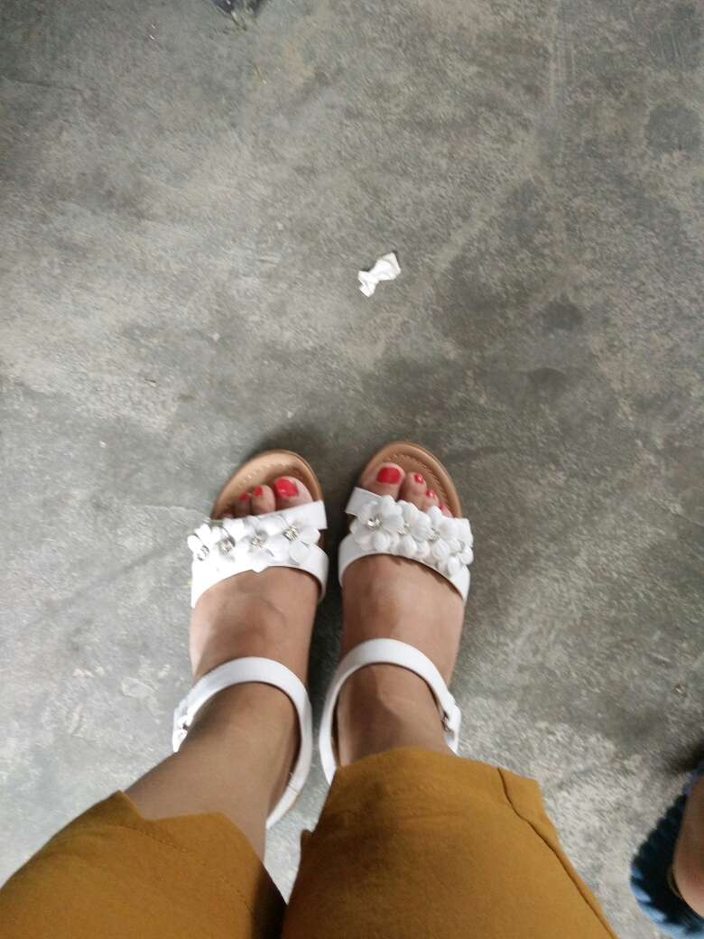鞋子码比较正,买37的有点大了,估计36的会好看点