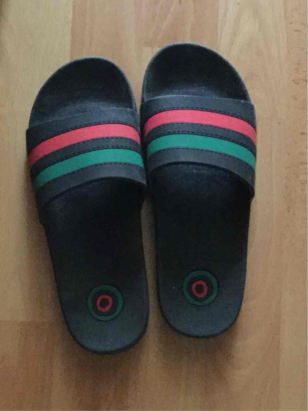 现在穿着还行,看能穿多久吧,快递小哥辛苦了