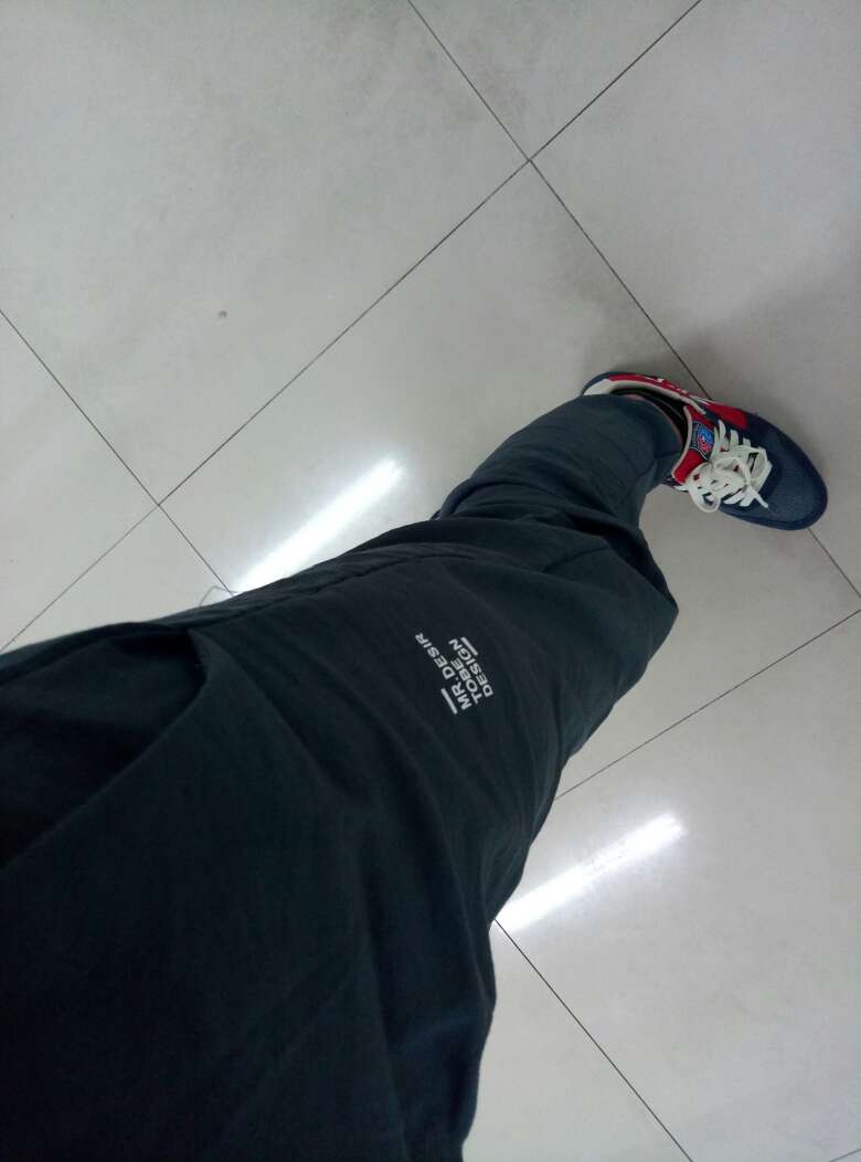 裤子,穿着比较舒服,质量一般,但是款式非常不错,