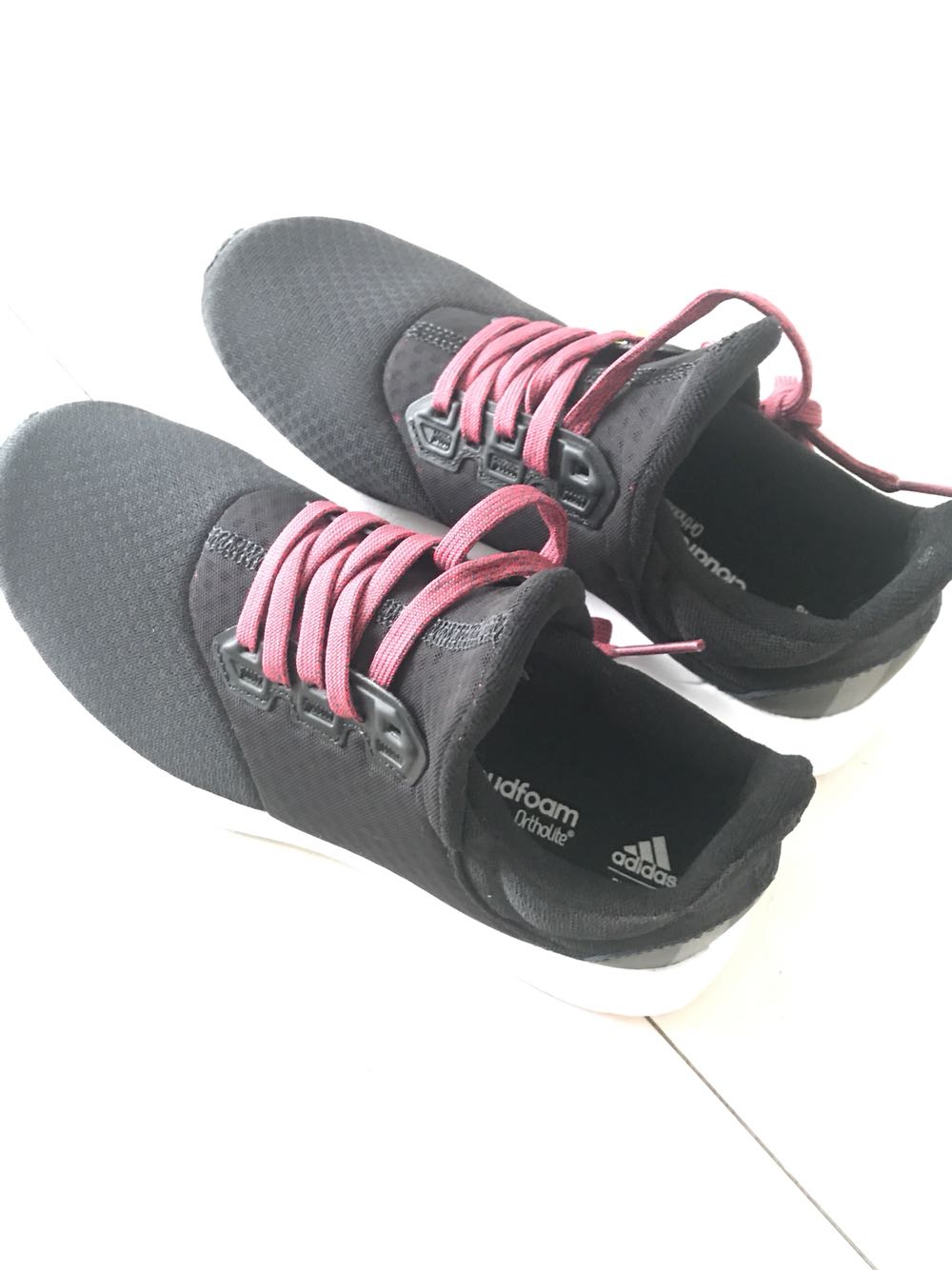 鞋子很好,码数大小刚好,绝对正品。