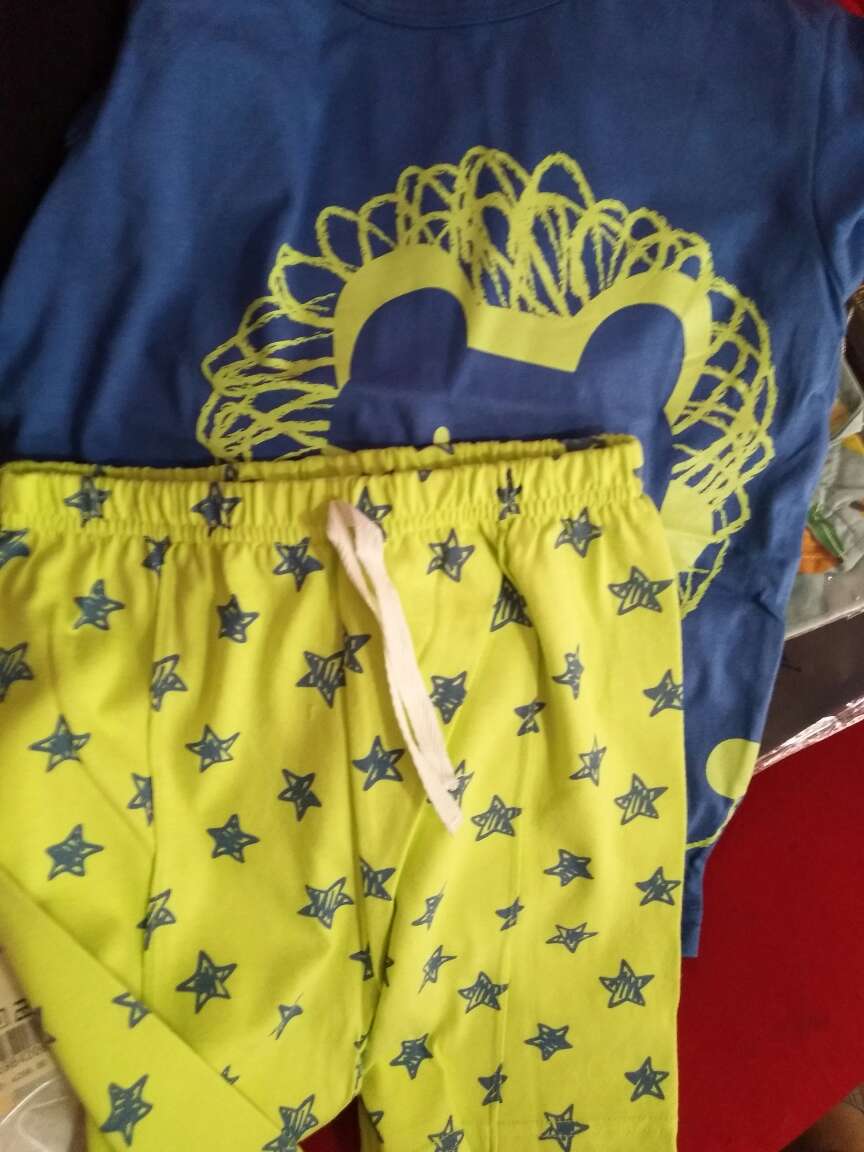 面料很舒服啊,非常棒,最主要的是价格很实惠