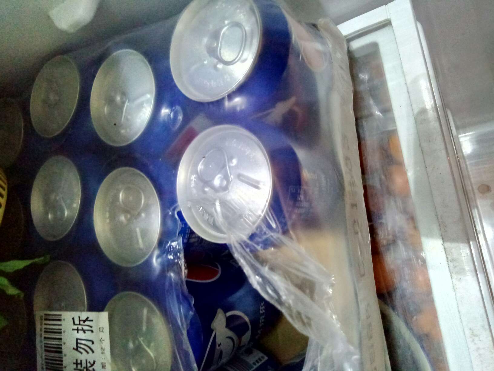 买了一大堆零食 主要给小孩买的,过六一节,让娃儿高兴高兴,还有就是夏天的饮料,搞活动抢点,男人嘛,就是要对自己狠一点。