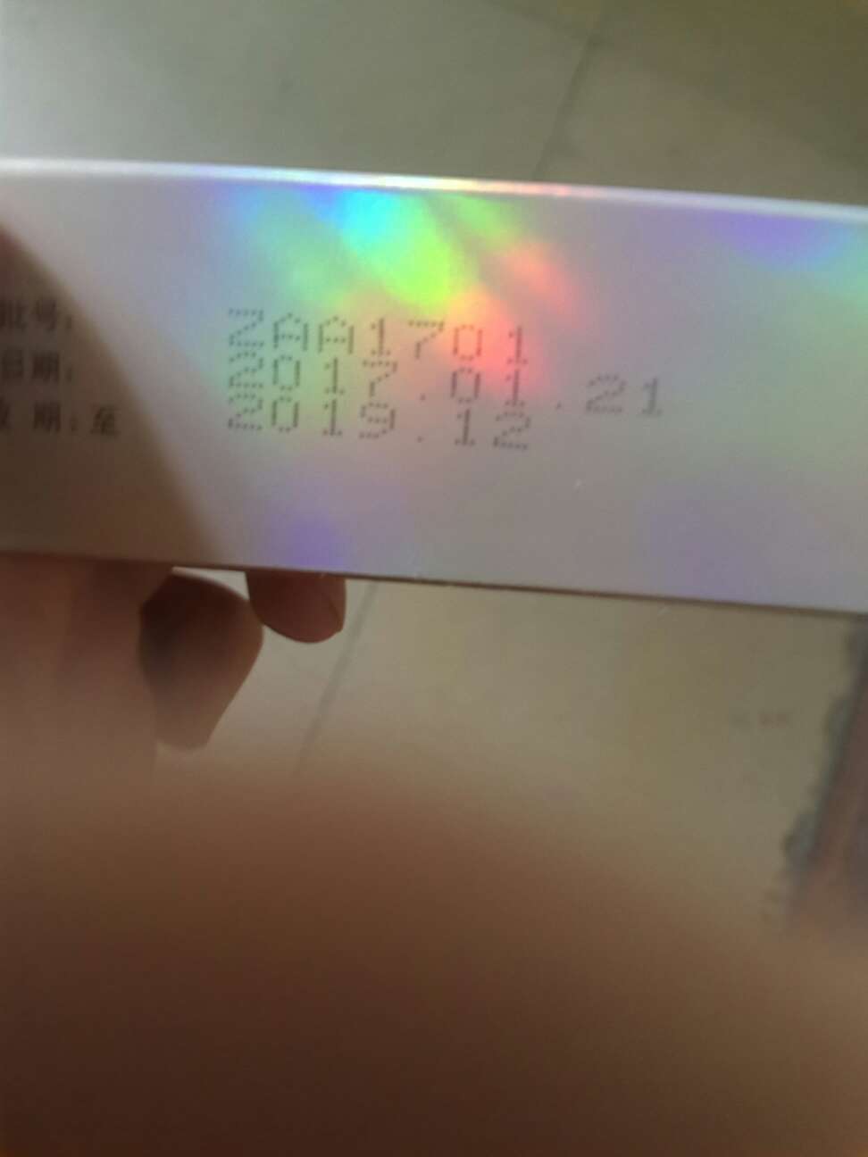 很好很实惠,生产日期是今年的,很新,是正品,和在药店买到的一样,促销时用券买的,相当于半价,很好用。