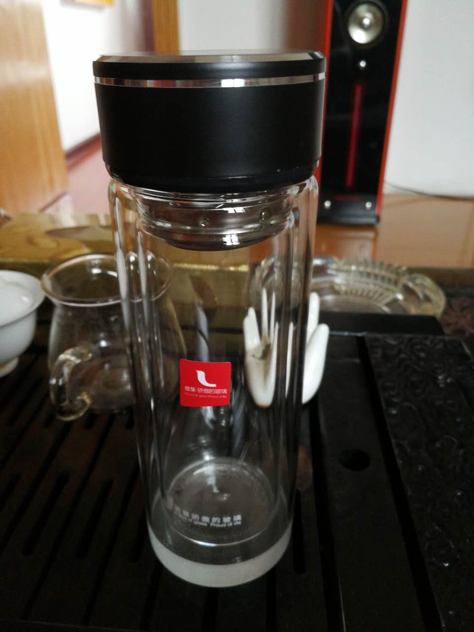 刚收到货 拆开看没有破损 茶杯挺好看与图文相符 价格也不贵 挺满意的 支持 而且物流也超快 给个赞?