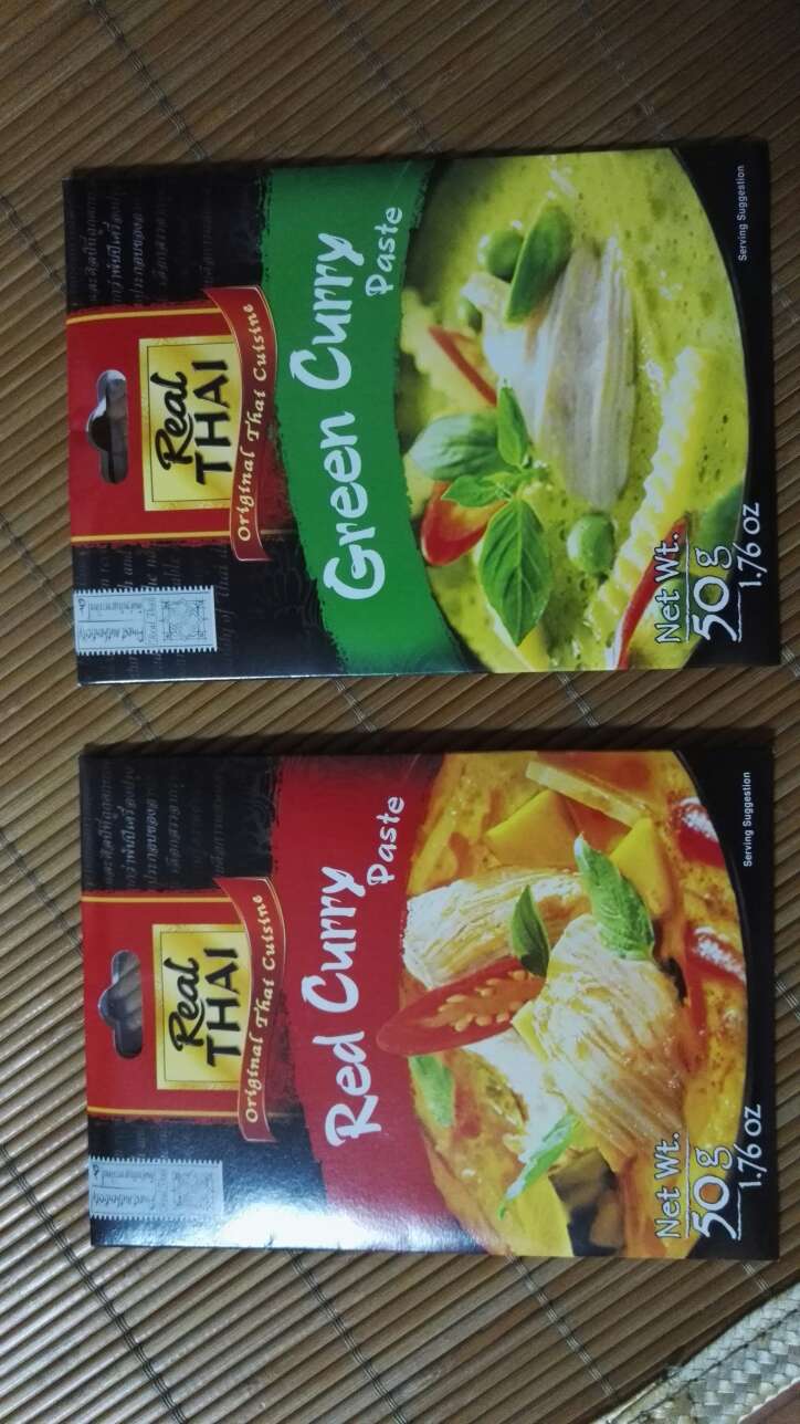 晚上下的单,下午就收到了,自营就是神速!第一次买这个牌子的泰国咖喱,红,绿各来了一包,买一送一,就是疑惑外包装为何是敞开式不封口的?日期是17年3月的很不错,待做菜后再做味道评价。