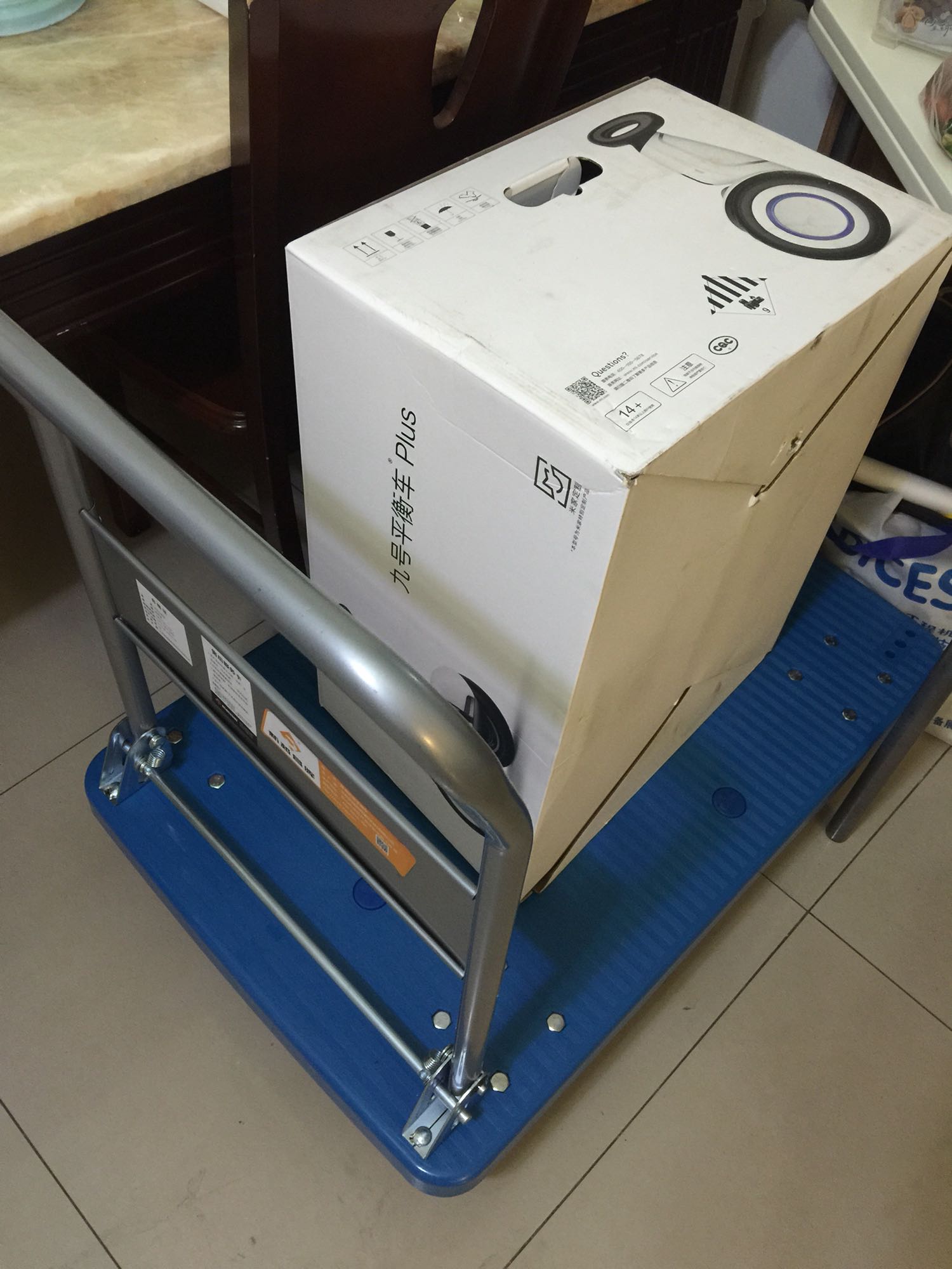 非常好 比想象中大 而且结实 还可以当小孩的玩具 轮子超级静音