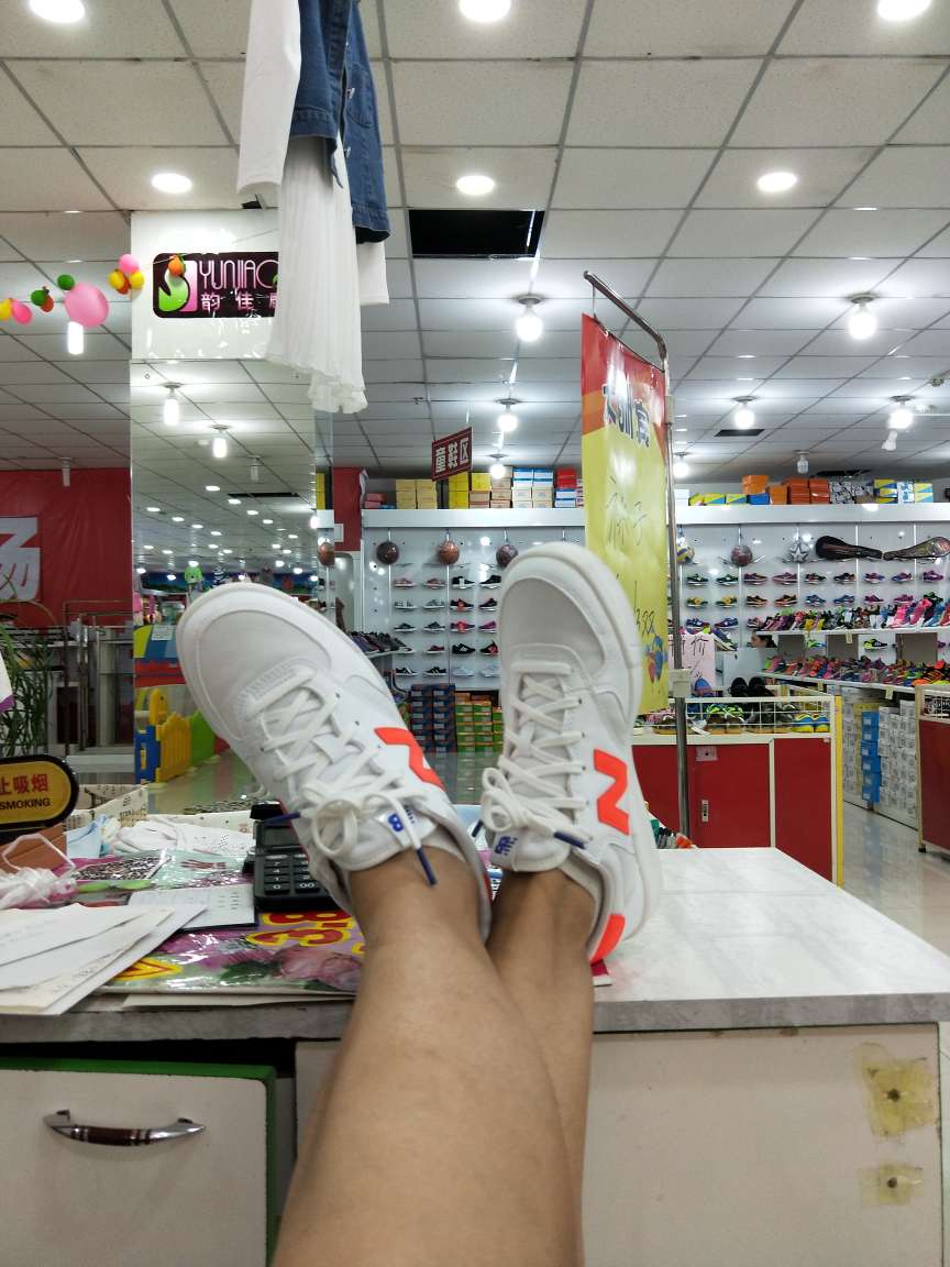 实体店560.网上合适的很。质量也一样