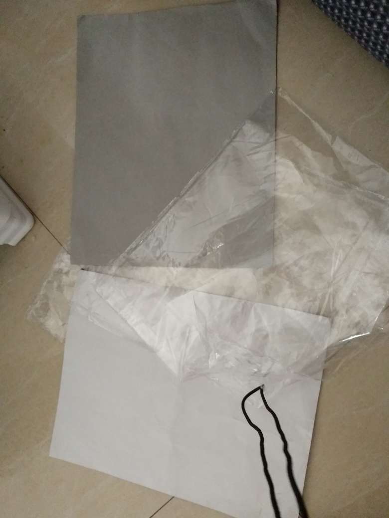这是一次不成功的购买,同一个品牌发过来的货,三件一个牌子,一件合格证是花花公子休闲裤,三件合格证标签都没有成分,两件没有执行标准和安全类别,这材料也就每件十元左右