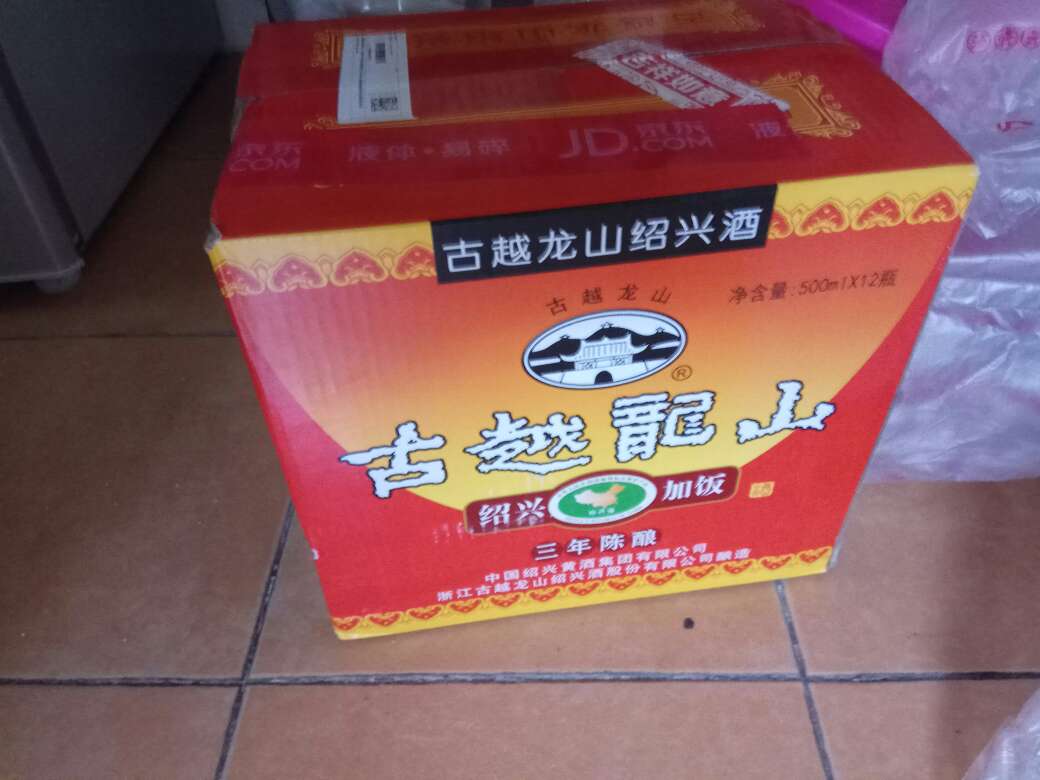 买了一箱,这样比买单瓶来的更实惠,还可以用券。