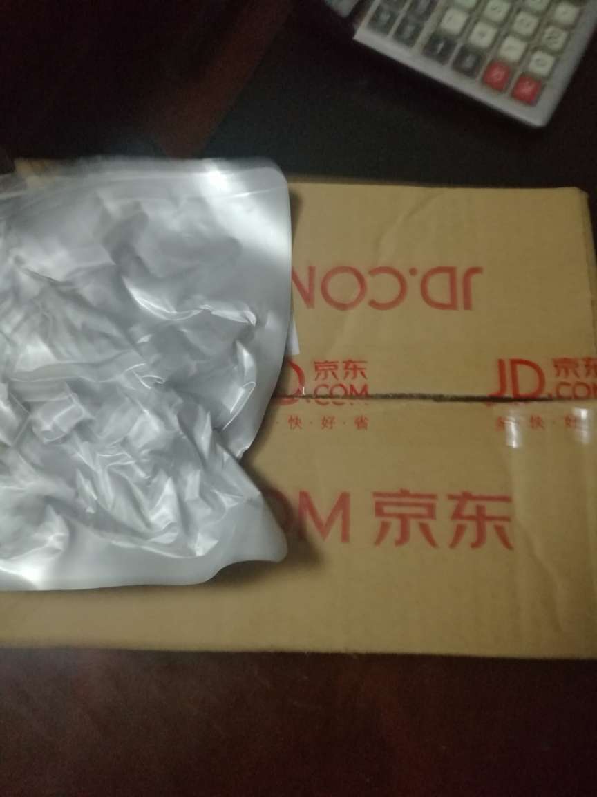 订的五香牛肉前天就到了,因为忙,没去取,今天快递员打电话给我让我凭收到信息去柜子扫描取,就很快拿到手了,给这位快递员点一百个赞?,另外,主要尝吃了牛肉,口感非常棒,醇香筋道,好吃,也给予一百个?!
