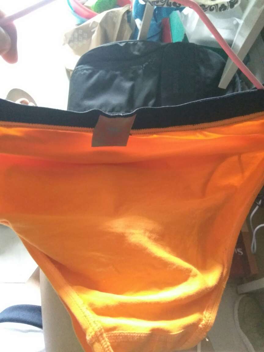 舒雅的内裤还是做的很不错的,穿着舒服,夏天买三角的更适合,价格贵了点,整体给好评