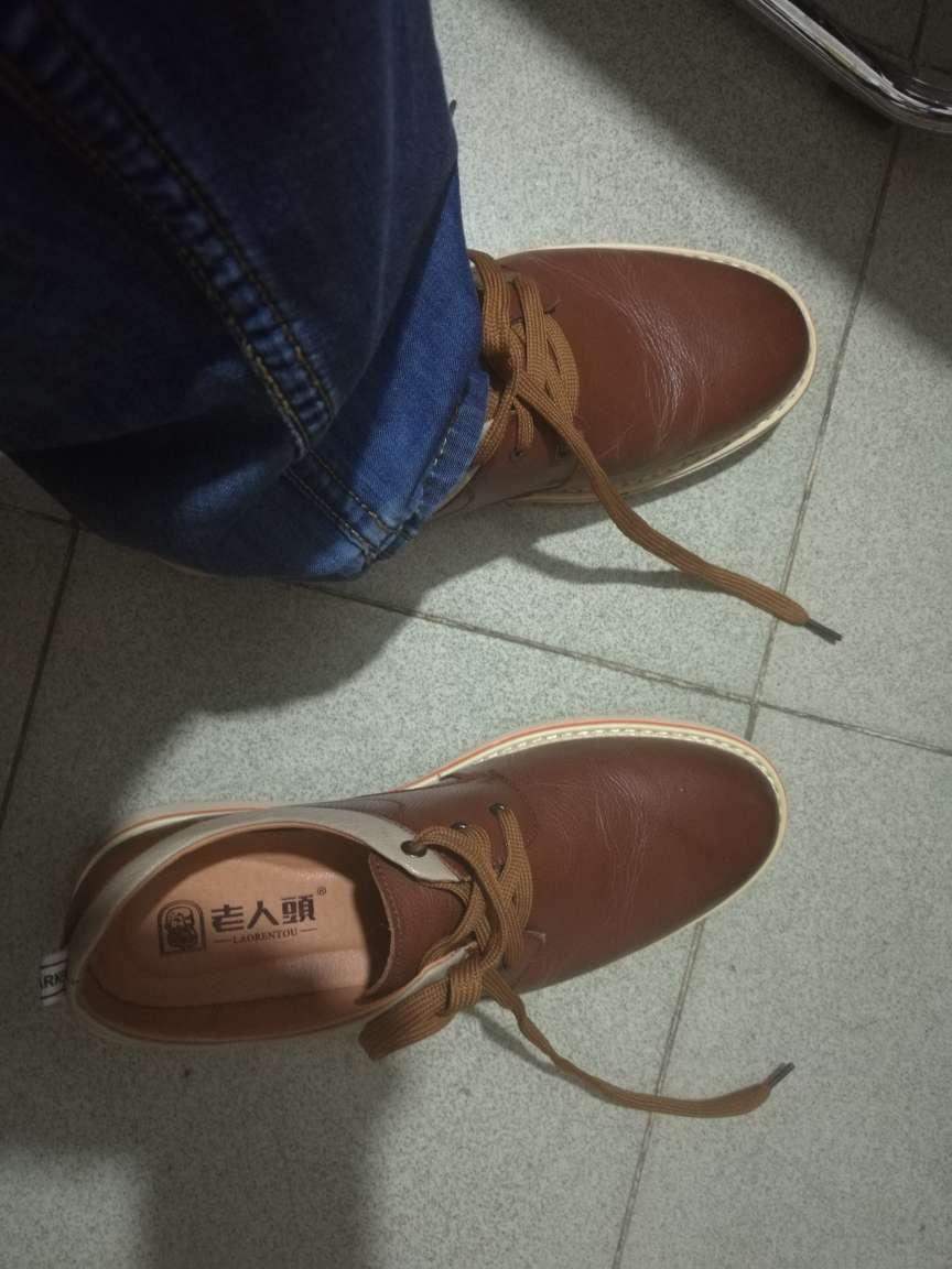感觉挺好,穿上挺舒服,大小合适,只是有褶皱