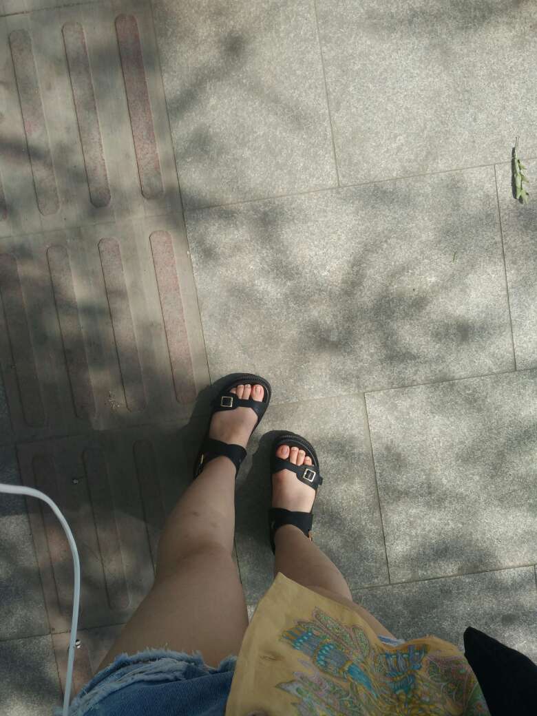 趁活动买的,真是不错,一次买了两双,和妹妹一人一双