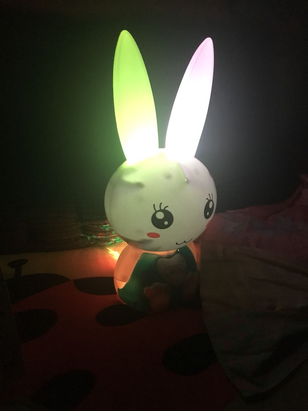 特别满意 活动很超值 故事机不错 自带的就很多 还可以下载充电 投影灯也不错 希望宝宝喜欢