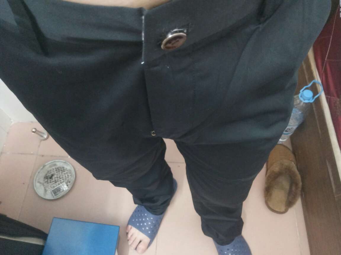 质量很差,布料就是便宜货,总体感觉和比路边*的都差劲,这如果不是 jia 货,那真没话说!