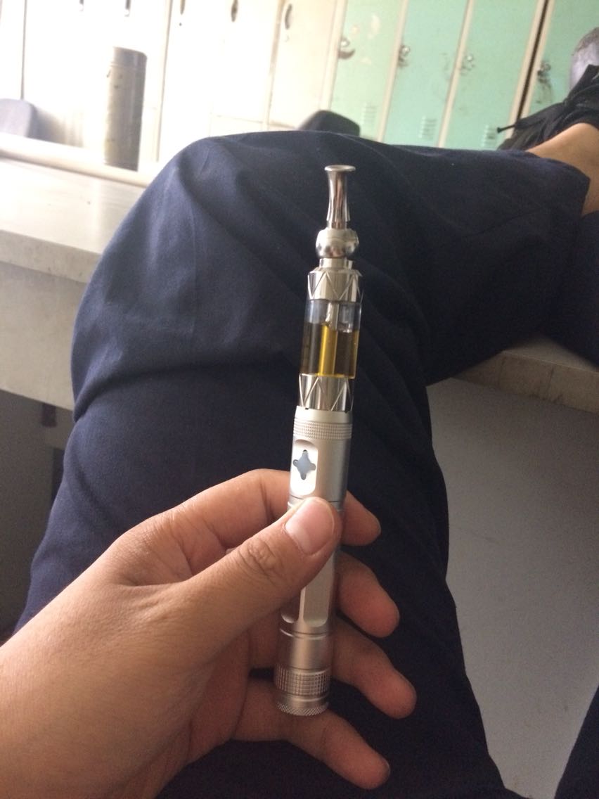 拿在手里质感相当好,大烟雾。还不错