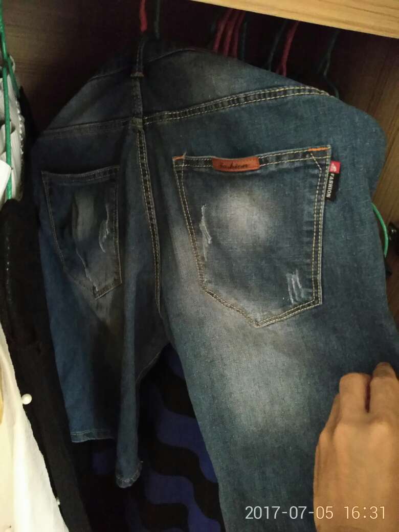 还可以,款式比较好看,就是布料差了一点