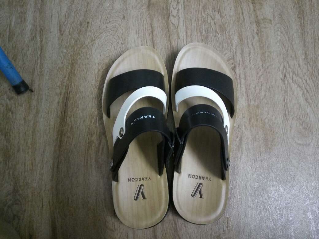 鞋子合适,白带条镂空看起来不爽,其它都很好,看图真相
