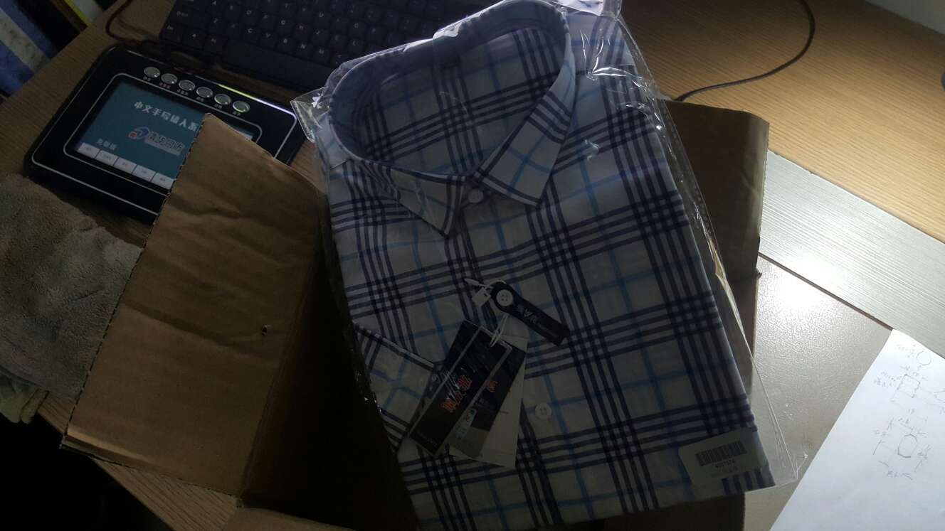 衣服面料不错,物有所值,持价时购买,物流特别的快捷,好评。