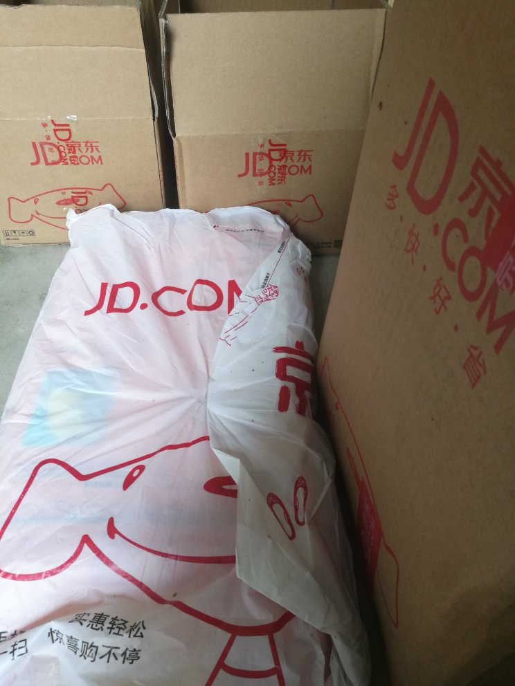 衣服挺不错,质量还可以 挺好看的!