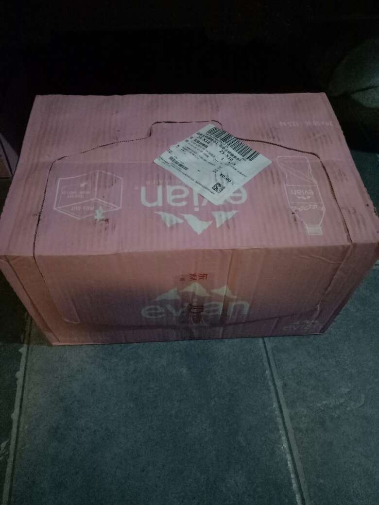 外包装完整,大热的天快递小哥辛苦了,商品信的过。