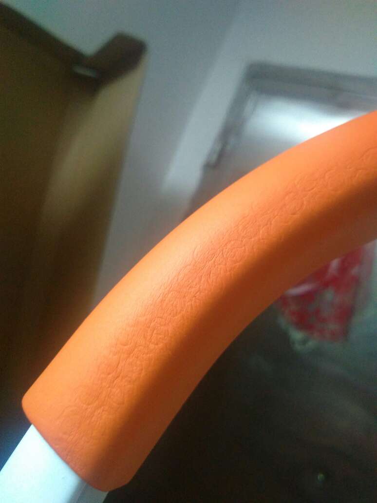 扶梯很结实喔,踏板稳稳的,没发现瑕疵,很满意的一次购物。