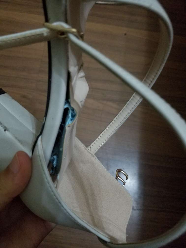 鞋子25号拿到手 到目前为止才穿几次 就坏了 质量太差了