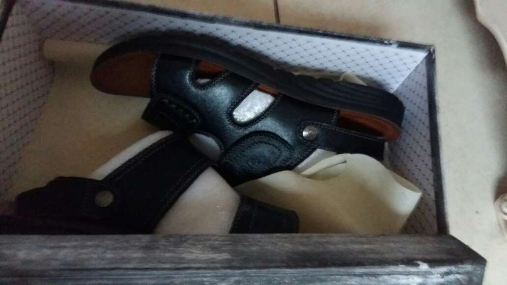 鞋子己收到。试了一下,感觉很合脚,比较舒服,样式也很喜欢。只是觉得是不是稍稍有点贵呢?