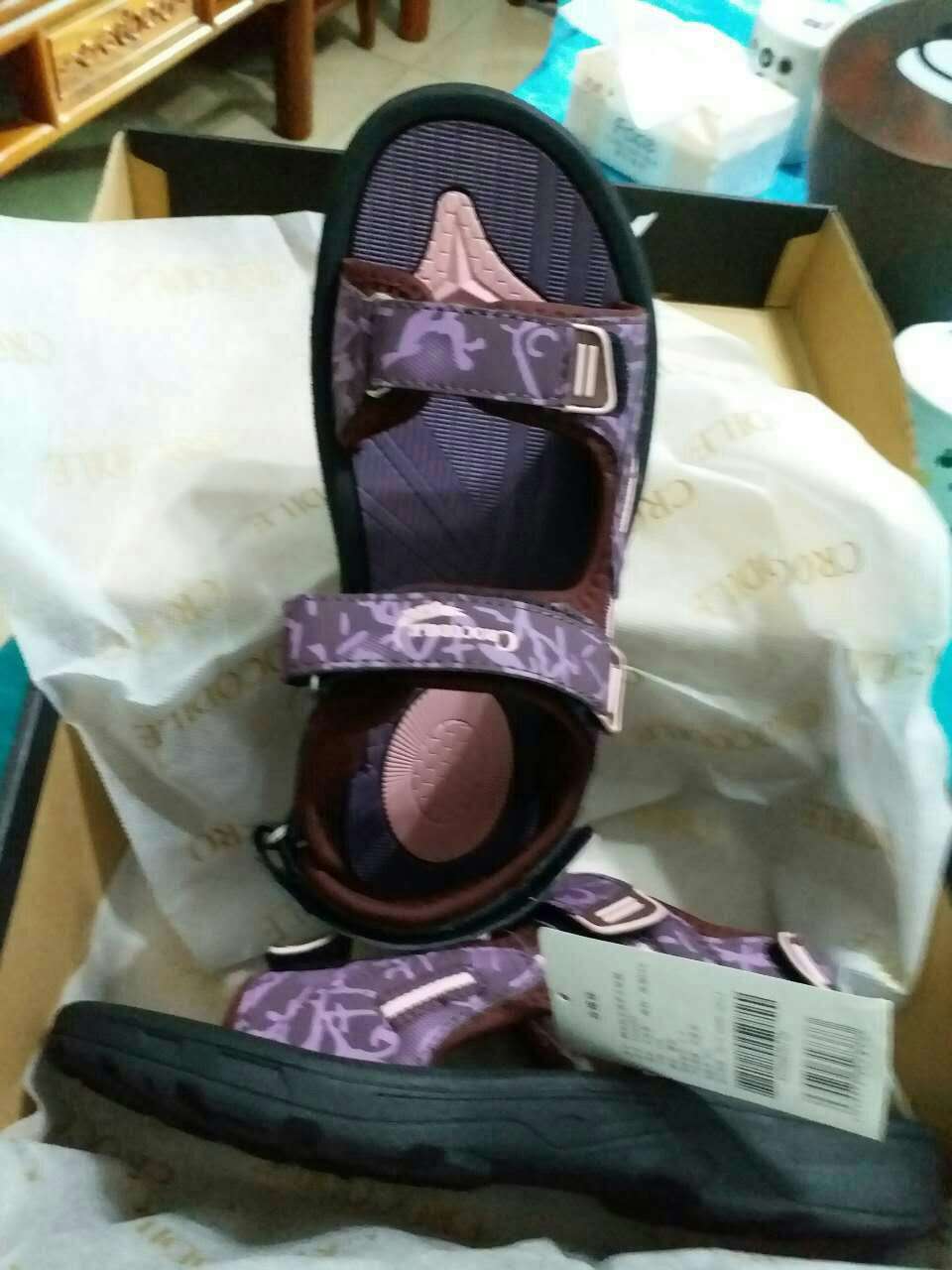 很好的一对鞋,尺码刚好,穿起来舒服。。。。。。下次再来。。。。