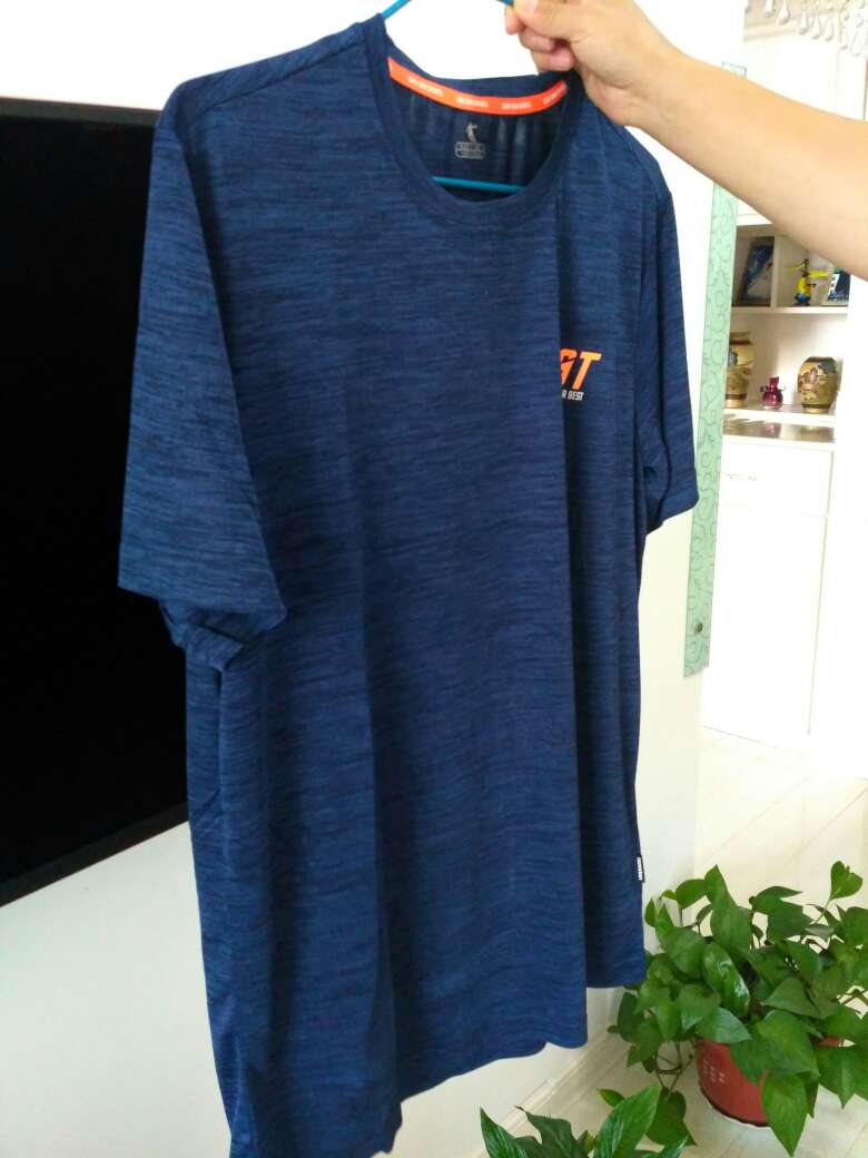第二次购买乔丹的衣服了,同样的满意。五分好评。