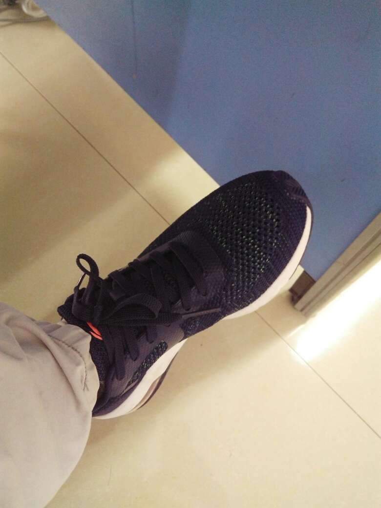 鞋穿上去舒服,很喜欢,质量不错,应该正品