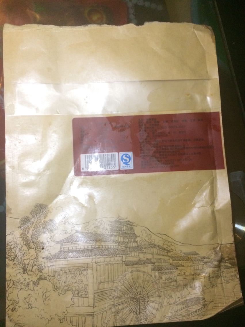 我是钻石会员,而且从来没给过差评,可你们的东西让人作呕了,越想越气。必须给个明确的说法,这到底是动物下水做的还是猪脖子肉做的。生产日期是2017年05月24日这一批的。