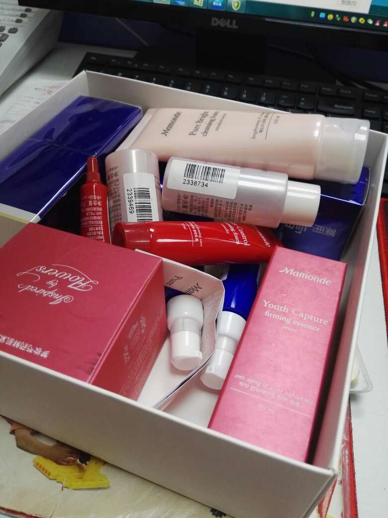面膜都送给同事了,速度很快,希望好用,赠品很多,以后会继续关注的!!!!