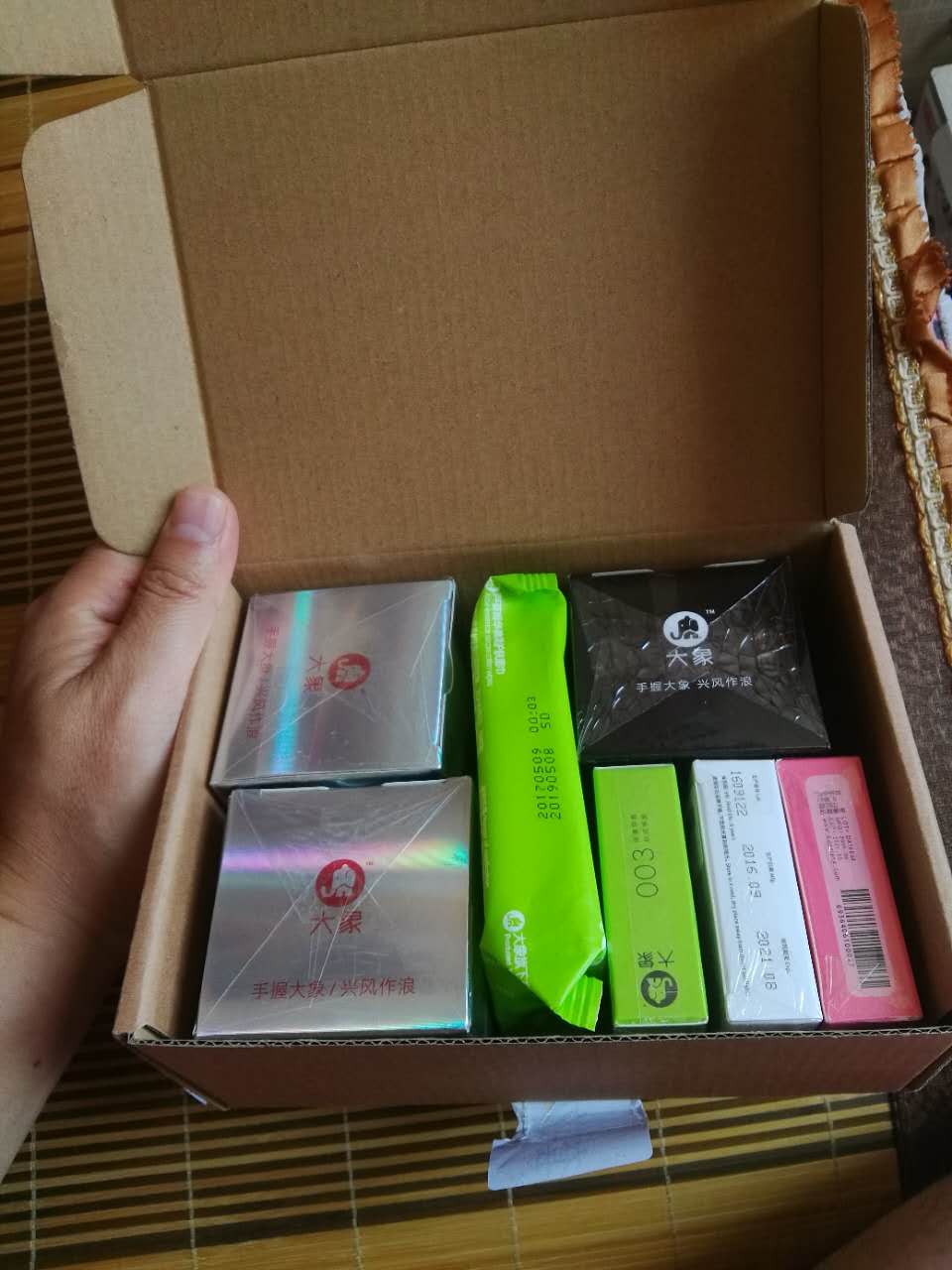 用神券买的,从上海发来的,看上去包装挺好的