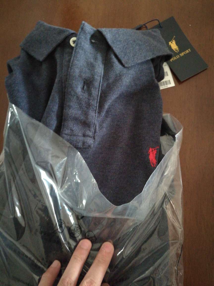 衣服稍小了一点点,直接换货。的服务超好,赞