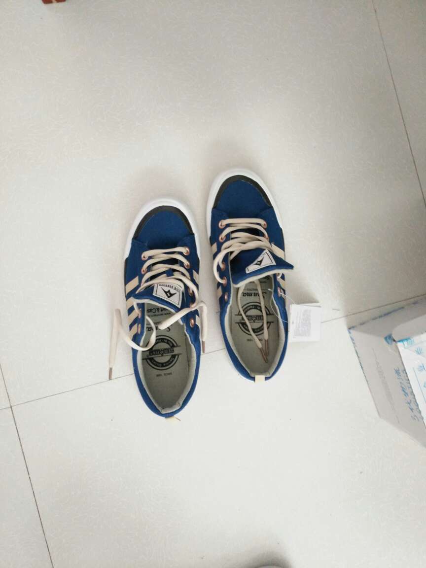 比相同尺码的鞋子,穿上显脚小