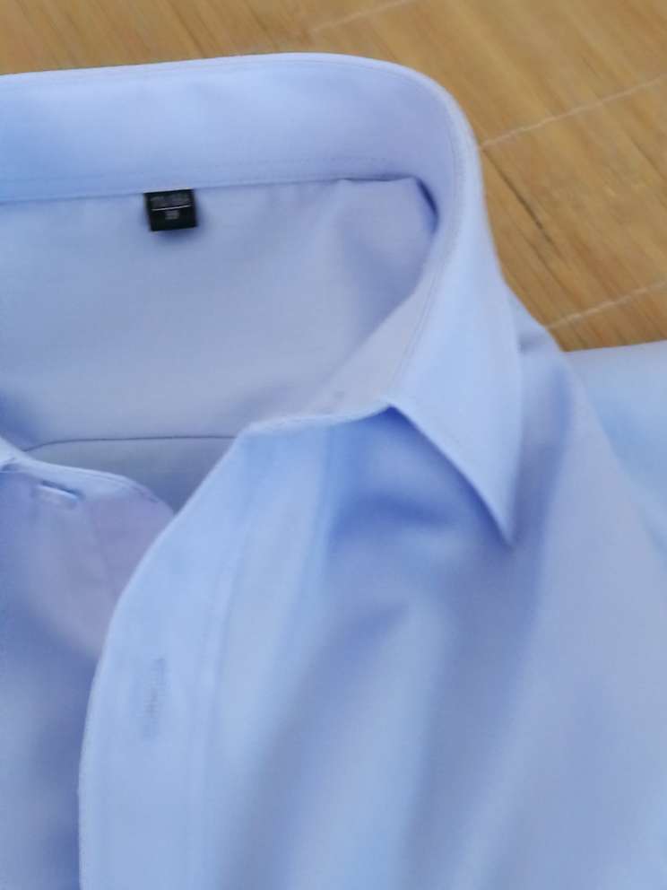 衣服很好,质量也不错,软绵绵的,质感手感都挺好,快递员也很好,昨天下单,今天早上就到了,谢谢物流配送及时好,希望越来越好。加油