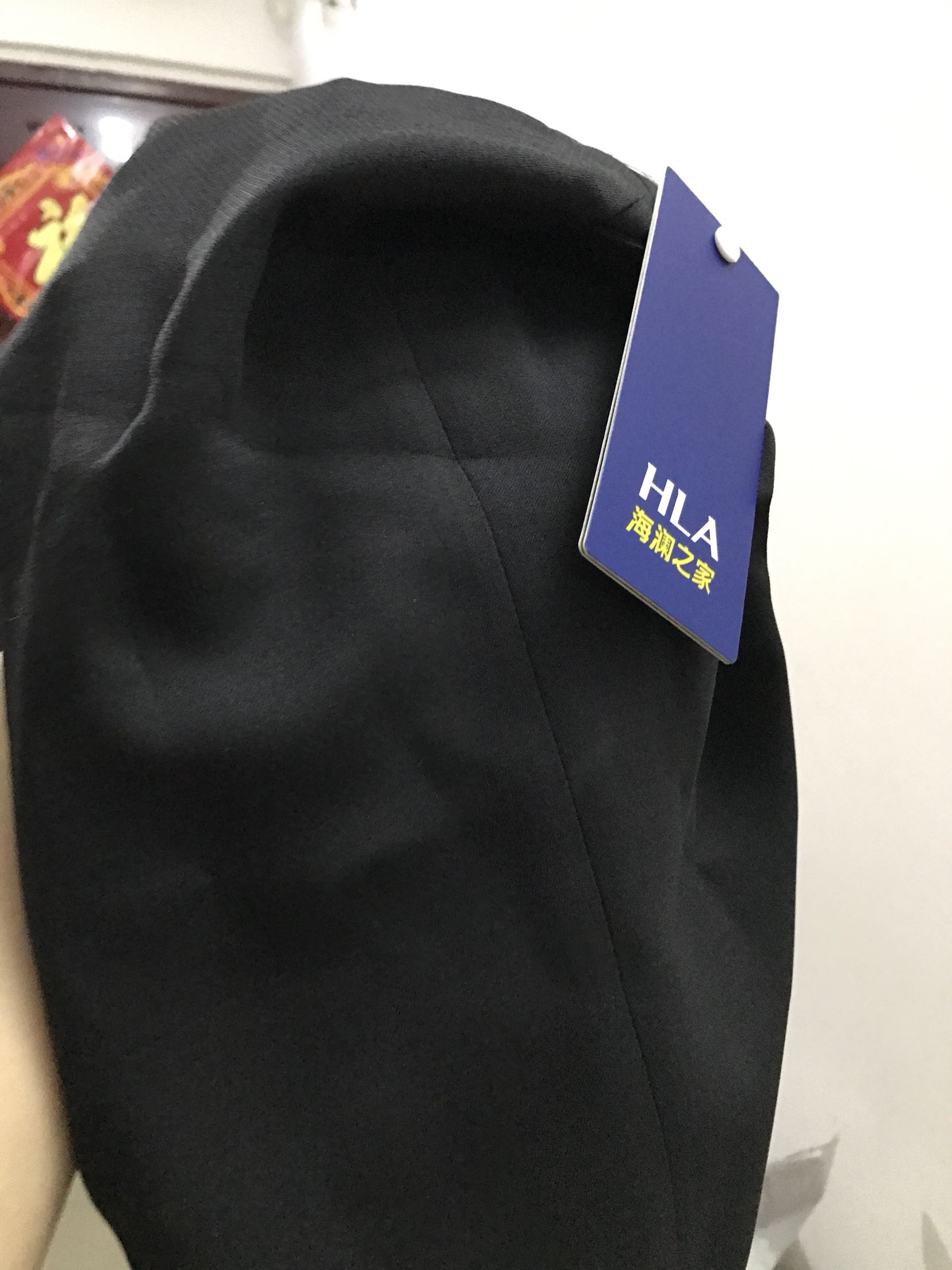 裤子质量很不错,去改裤脚,改裤脚的大叔都说好,赞!