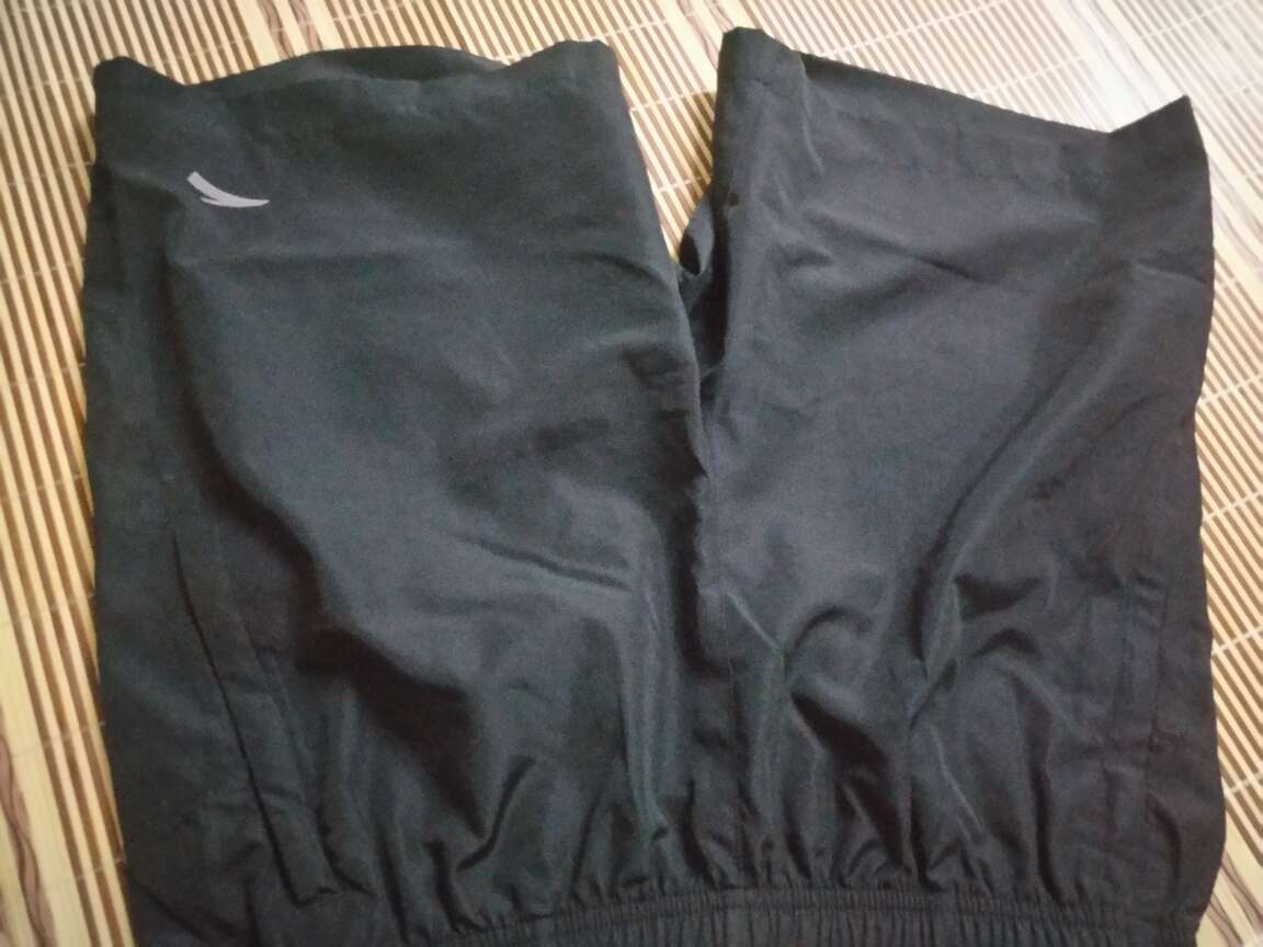 质量还行吧,本来是买黑色的,不知咋就买成火石灰了。