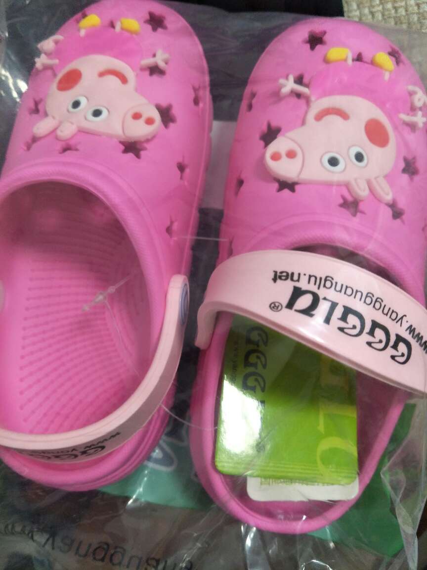 没有异味,适合脚胖的小朋友。